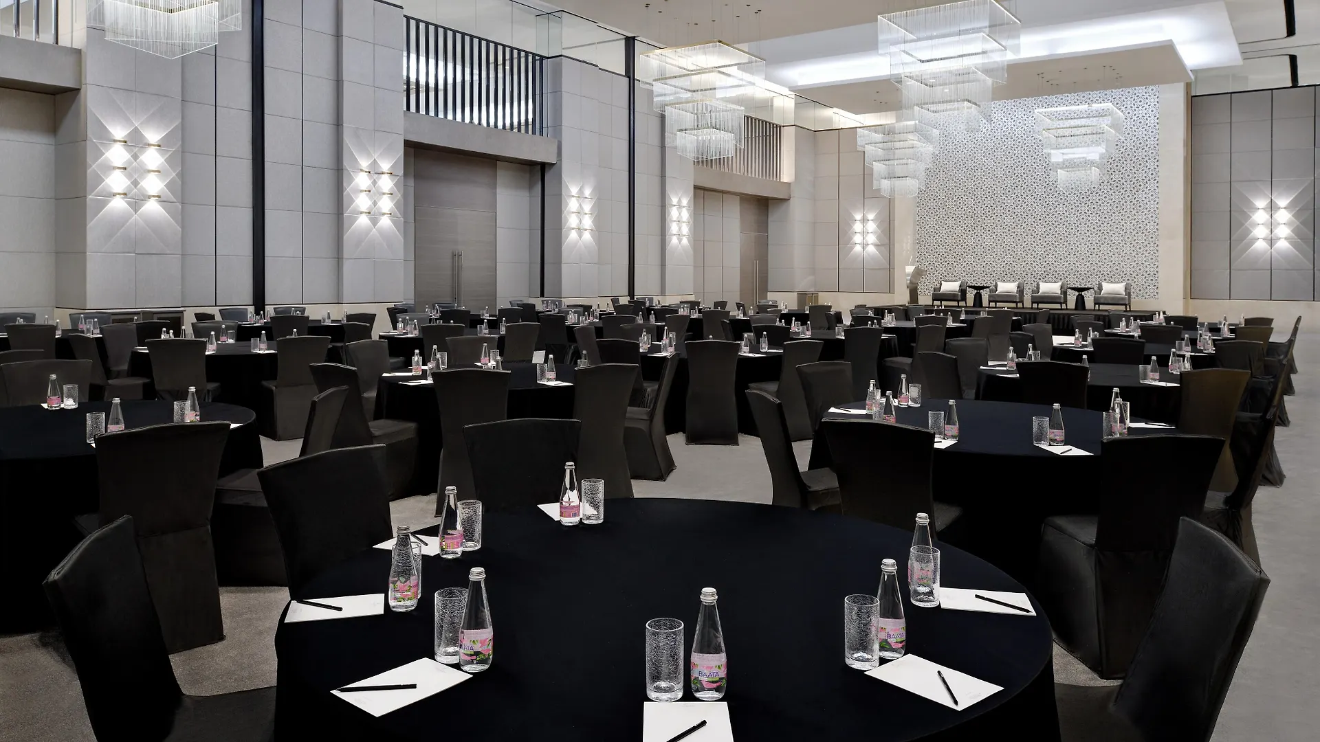 Kempinski Central Avenue Dubaj 5*,