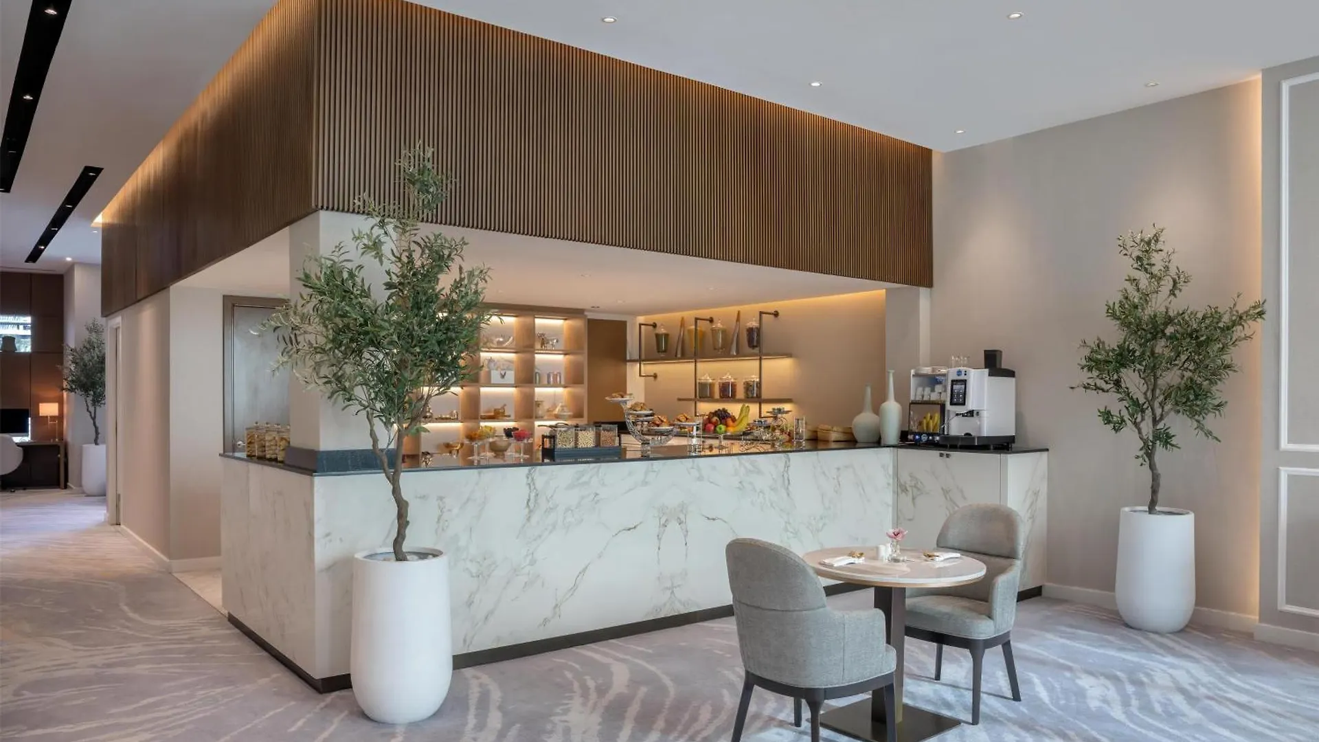 Kempinski Central Avenue Dubaj 5*,