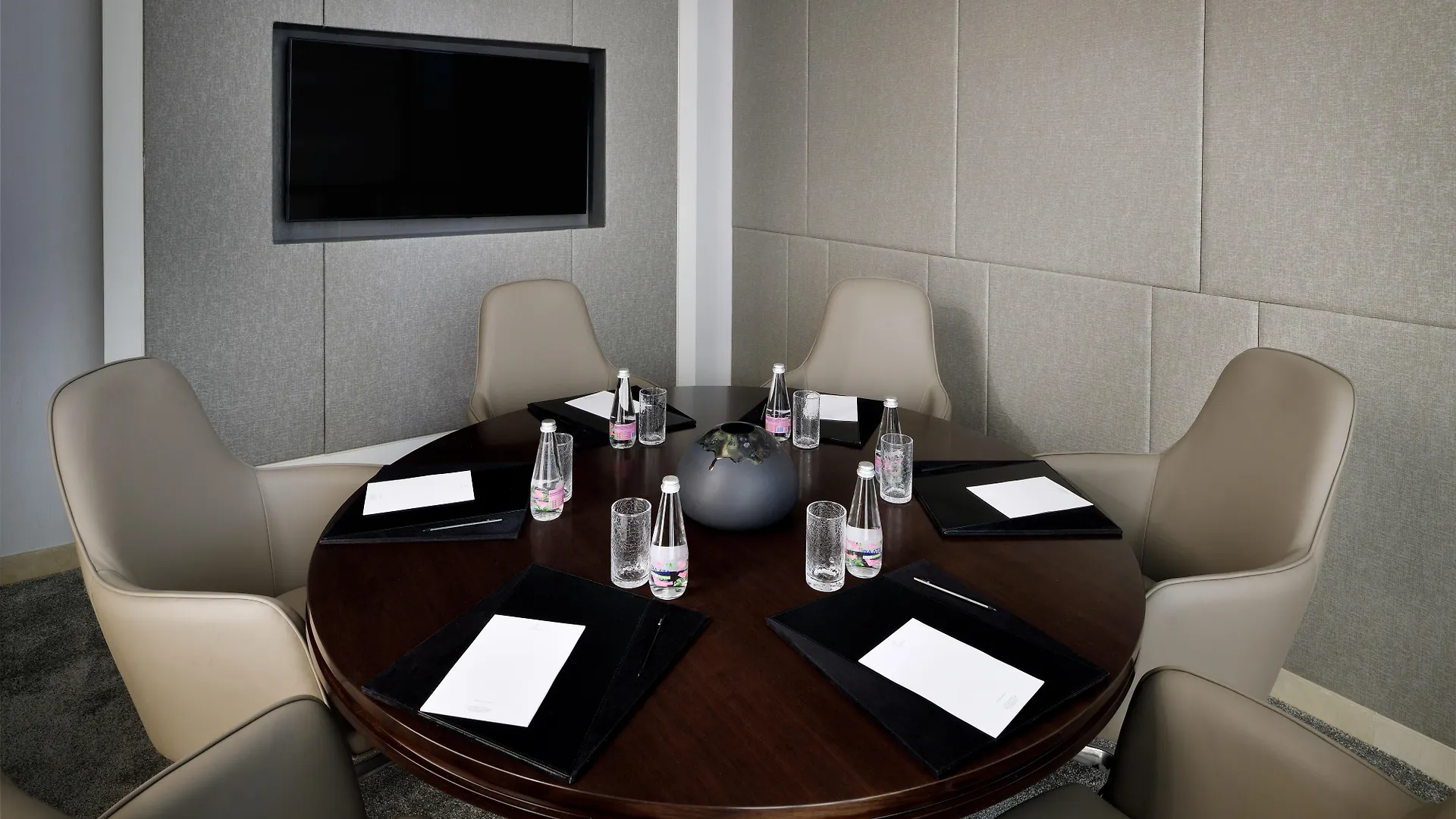 ***** Hotel Kempinski Central Avenue Dubai United Arab Emirates